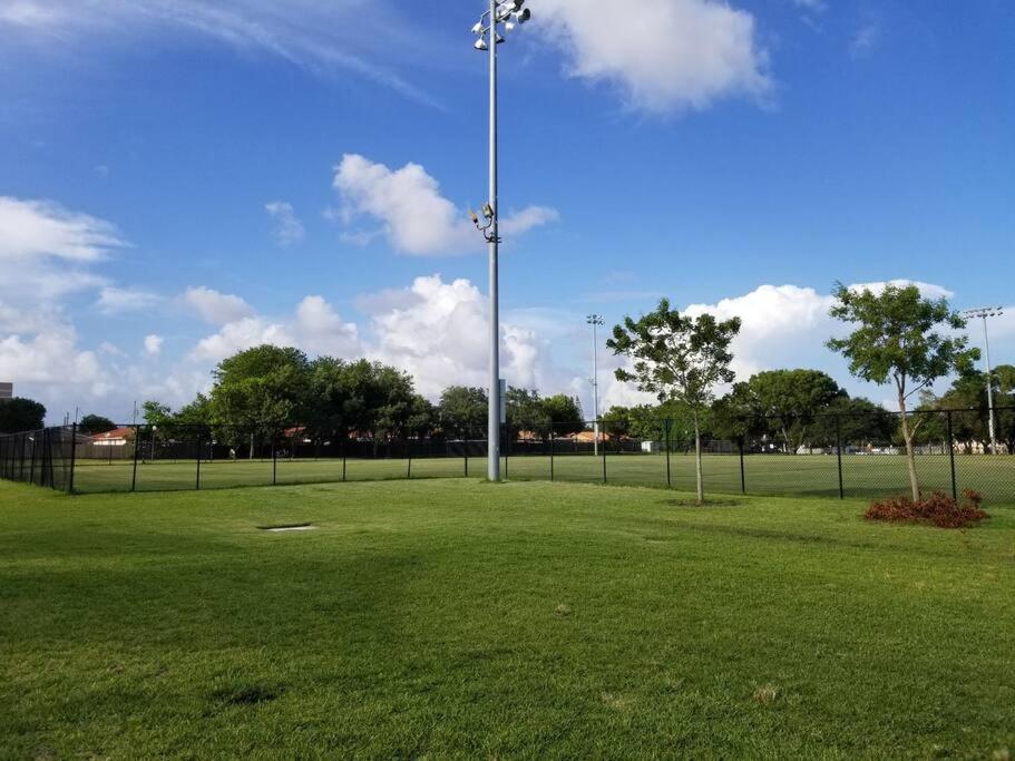 My Lovely Home In Miami 15 Minutes From The Beach 外观 照片